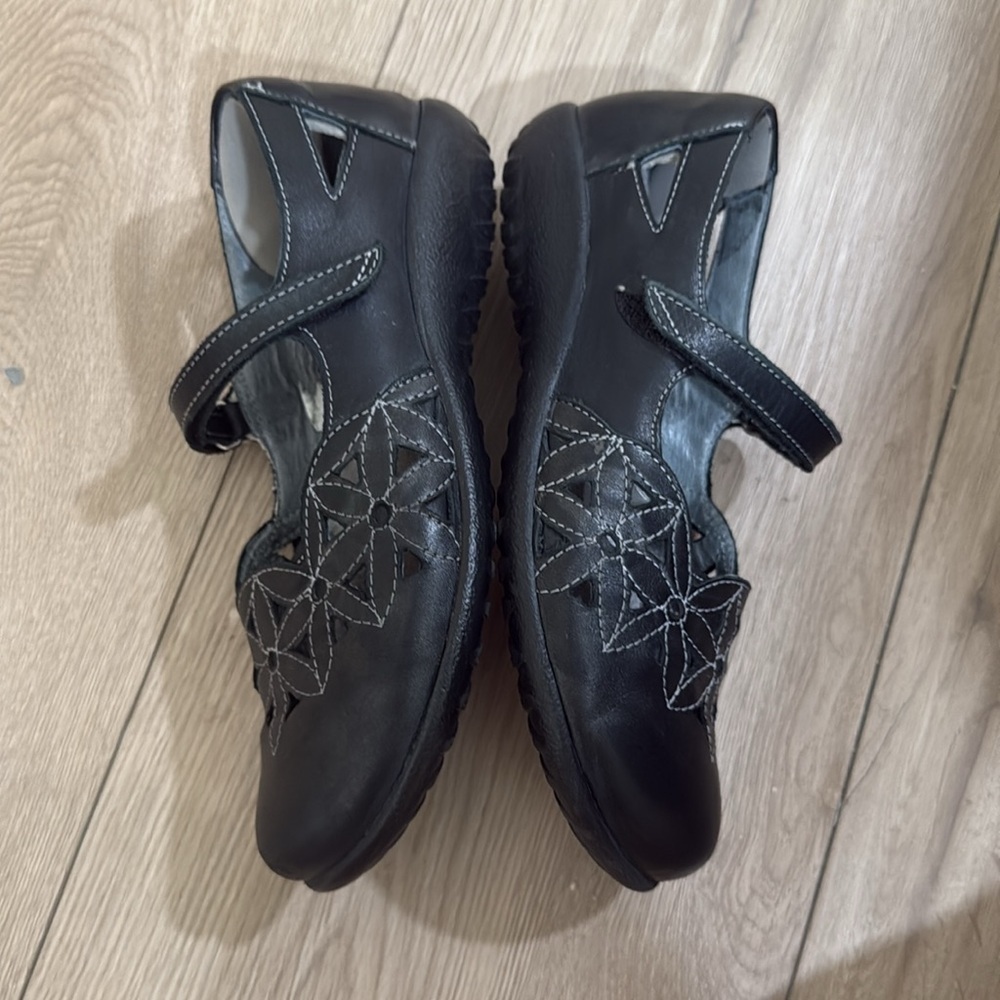 Naot Toatoa Leather Metallic Black Road May Jane Flats Womens - Picture 3 of 7